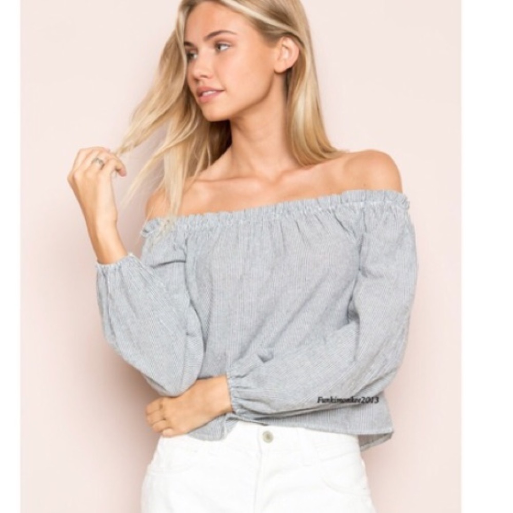 Brandy Melville off the shoulder top